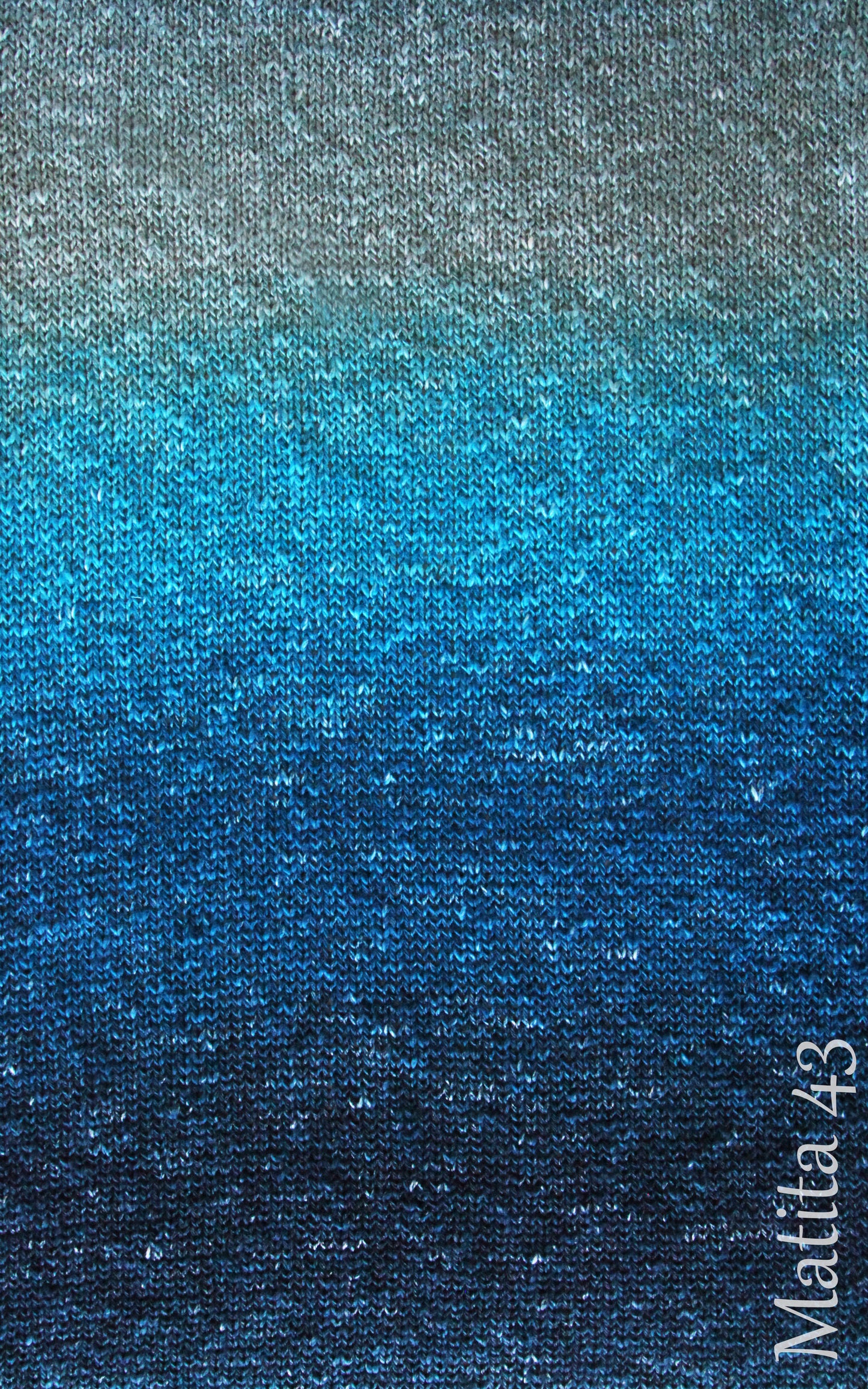 Gomitolo di cotone e canapa per lavorare a maglia. Adriafil. Sfumature del mare.