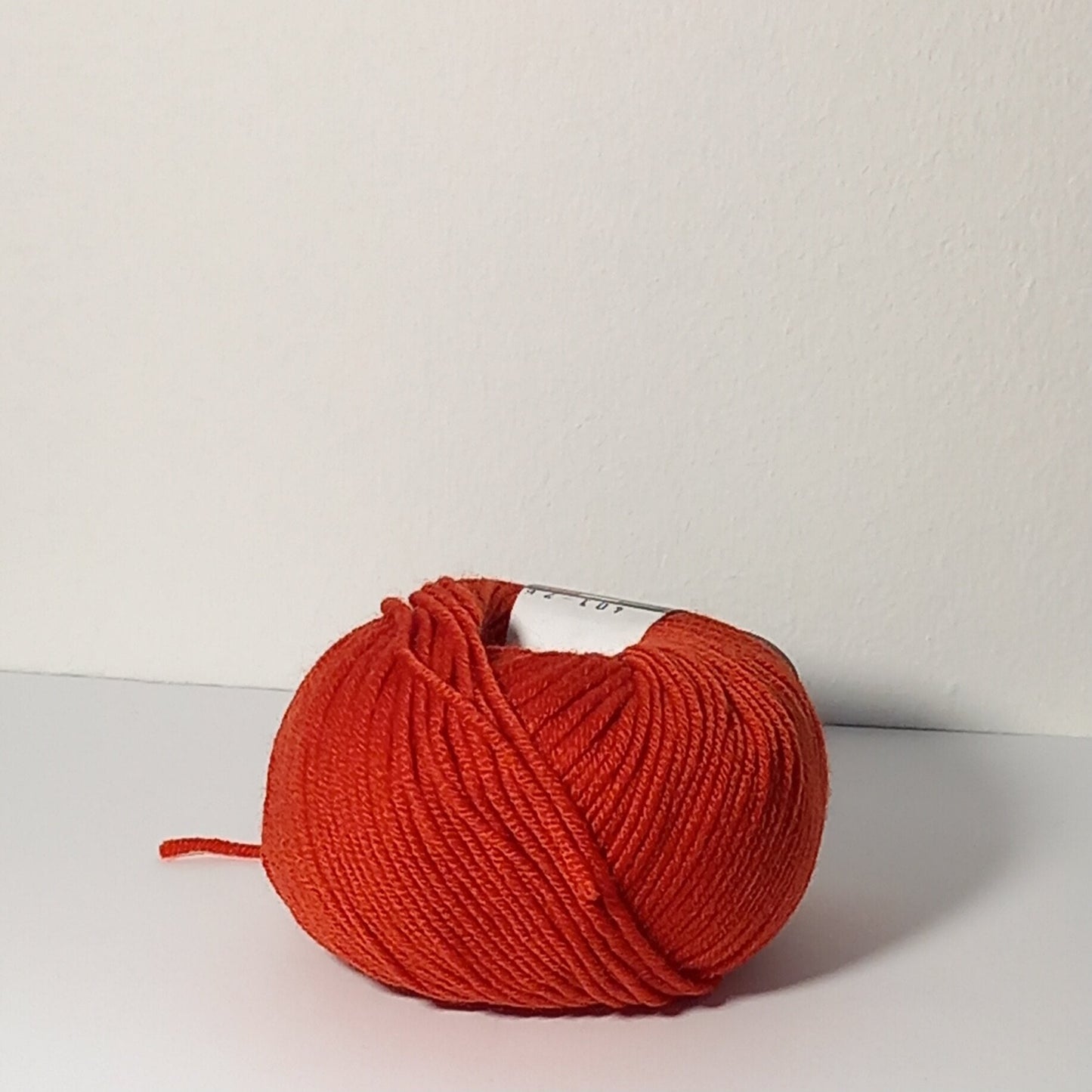Merino Soft gomitolo di lana merinos irrestringibile e dai colori solidi. Bruciato