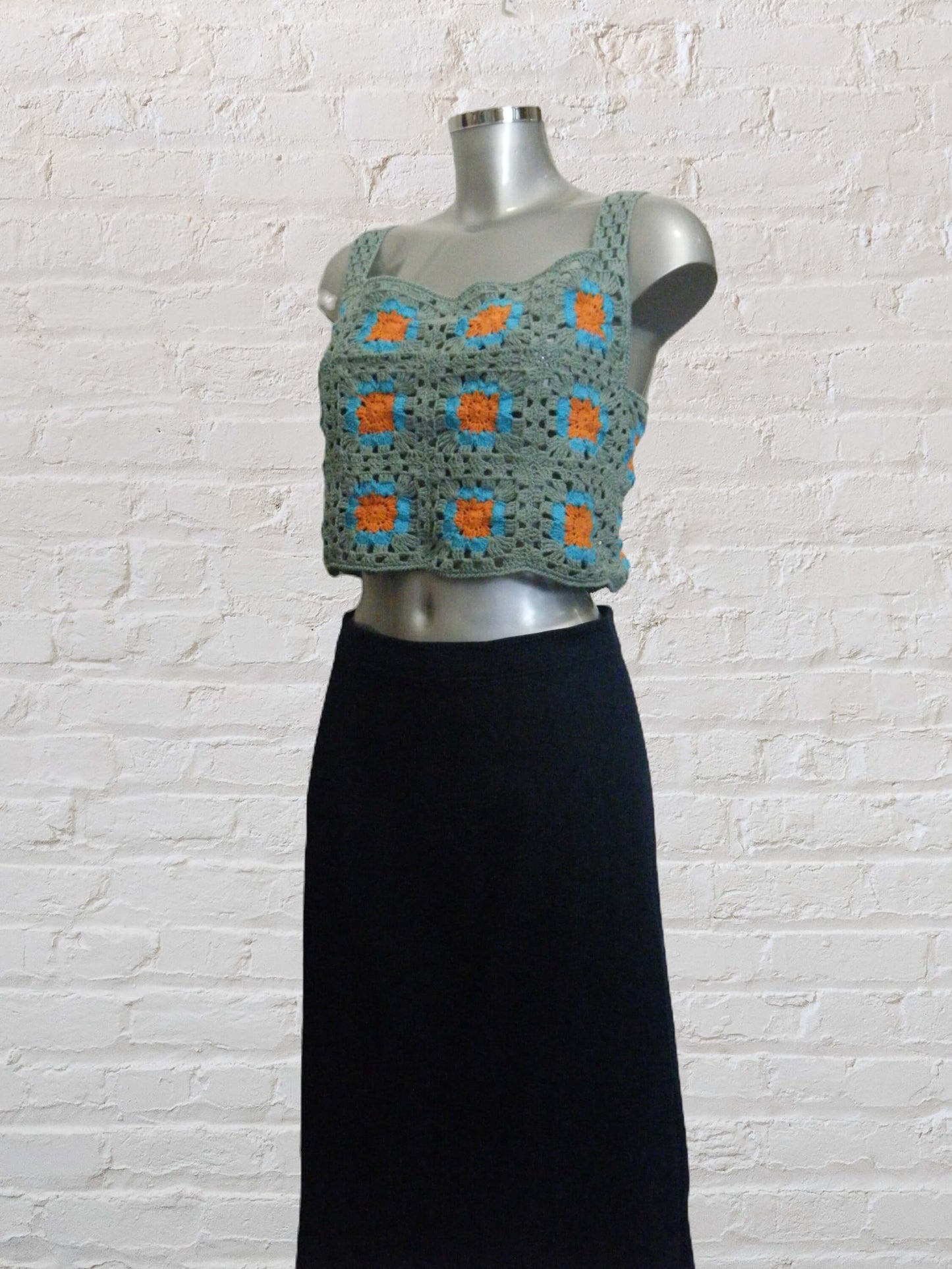 Crop Top Floreale in cotone biologico lavorato all'uncinetto