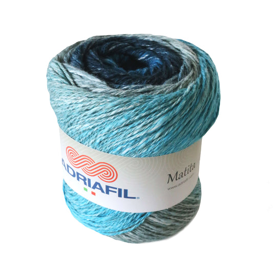 Gomitolo di cotone e canapa per lavorare a maglia. Adriafil. Sfumature del mare.