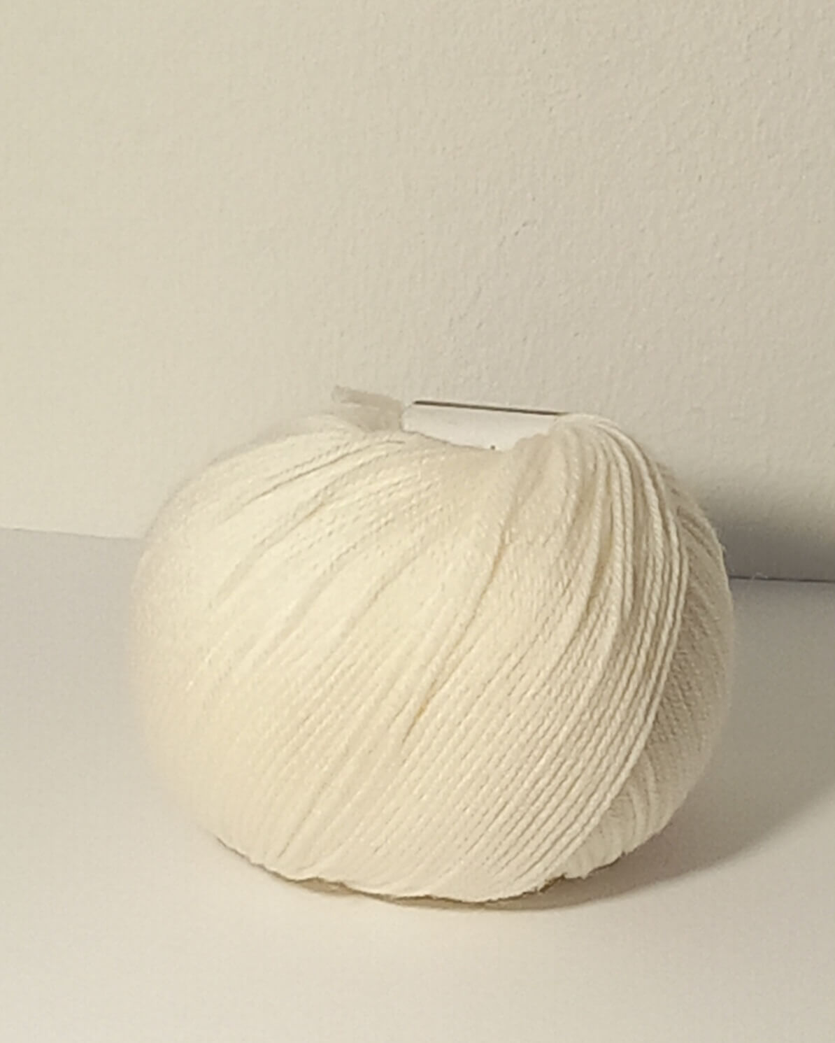 Gomitolo di lana merino per bambini colore bianco