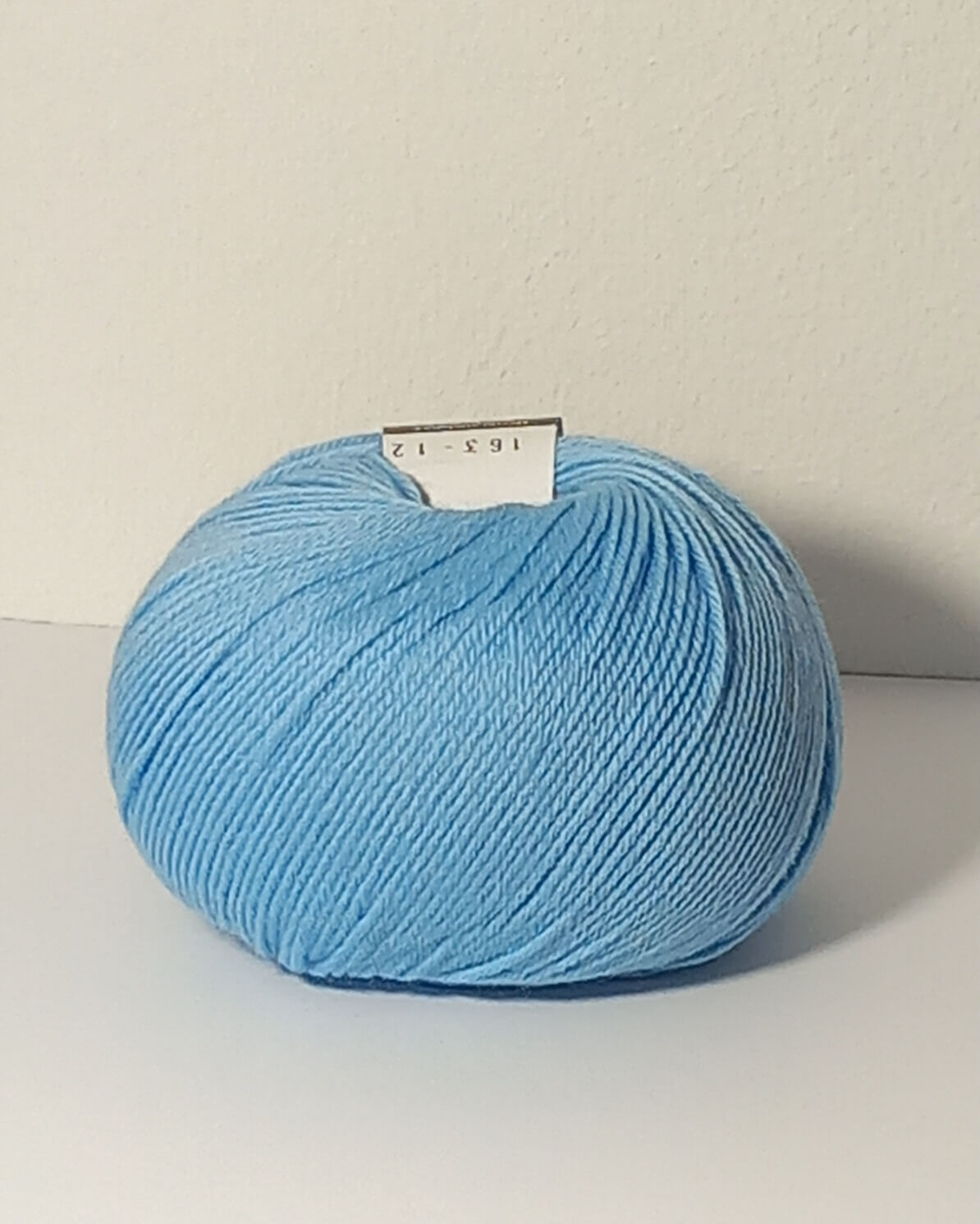 Gomitolo di lana merino per bambini colore azzurro