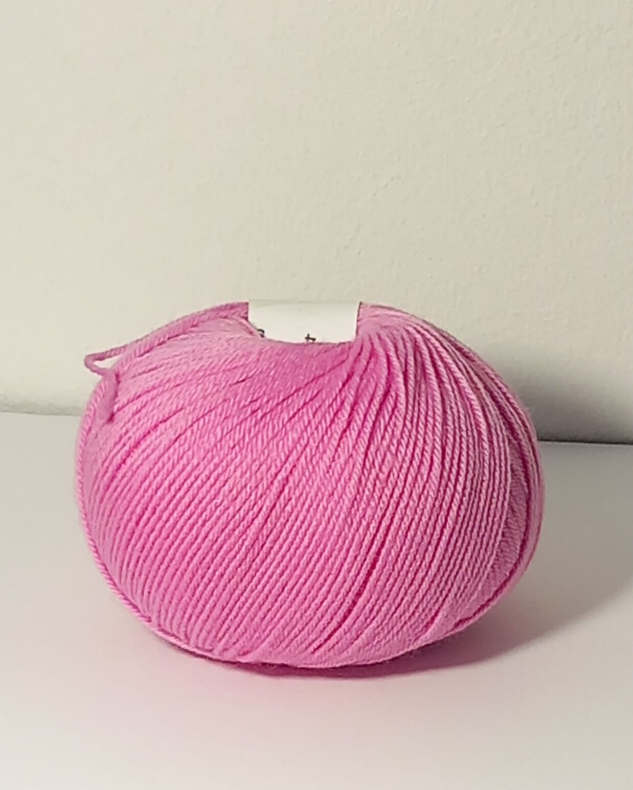 Gomitolo di lana merino per bambini colore rosa
